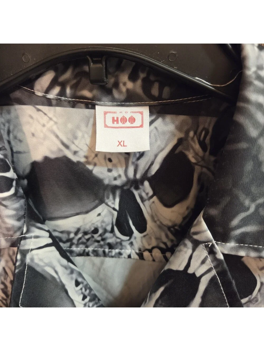 Hoo Shops Short Sleeve Button Shirt Size XL Full-Print Spiral Twisted Skulls